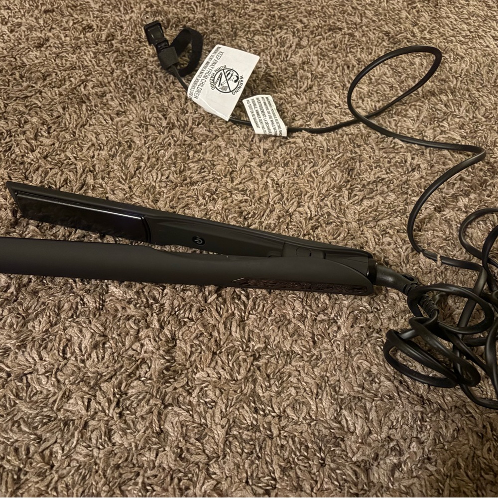 Kristen Ess Black Hair Straightener